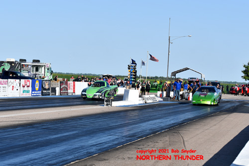 Steve Vang - 'Wicked Weekender' (right lane) 
vs Jeff Krug - 'Obsession' (left lane)